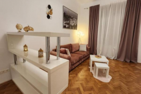 City Apartment (1km to the 1st District)